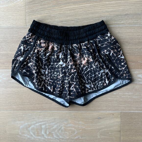 Lululemon Tracker Short III 4-way Stretch Star Crushed Multi / Black sz 6 - Picture 1 of 6